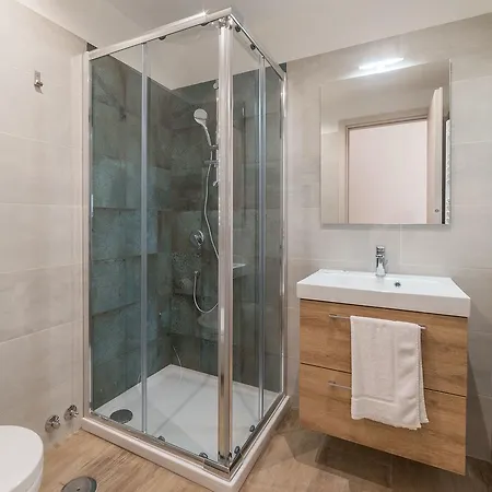 Station House 4*